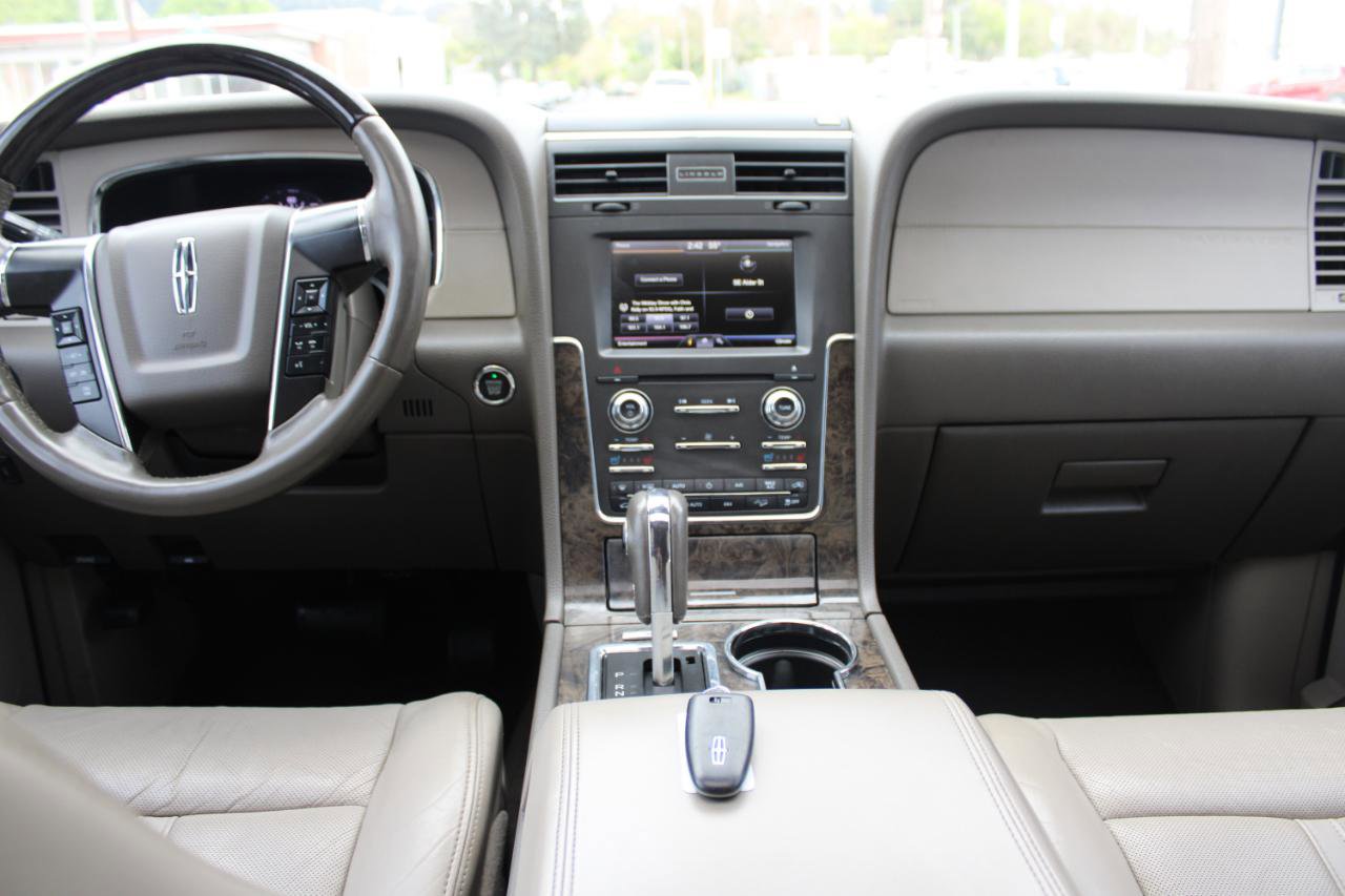 Used 2015 Lincoln Navigator L 4WD image 9