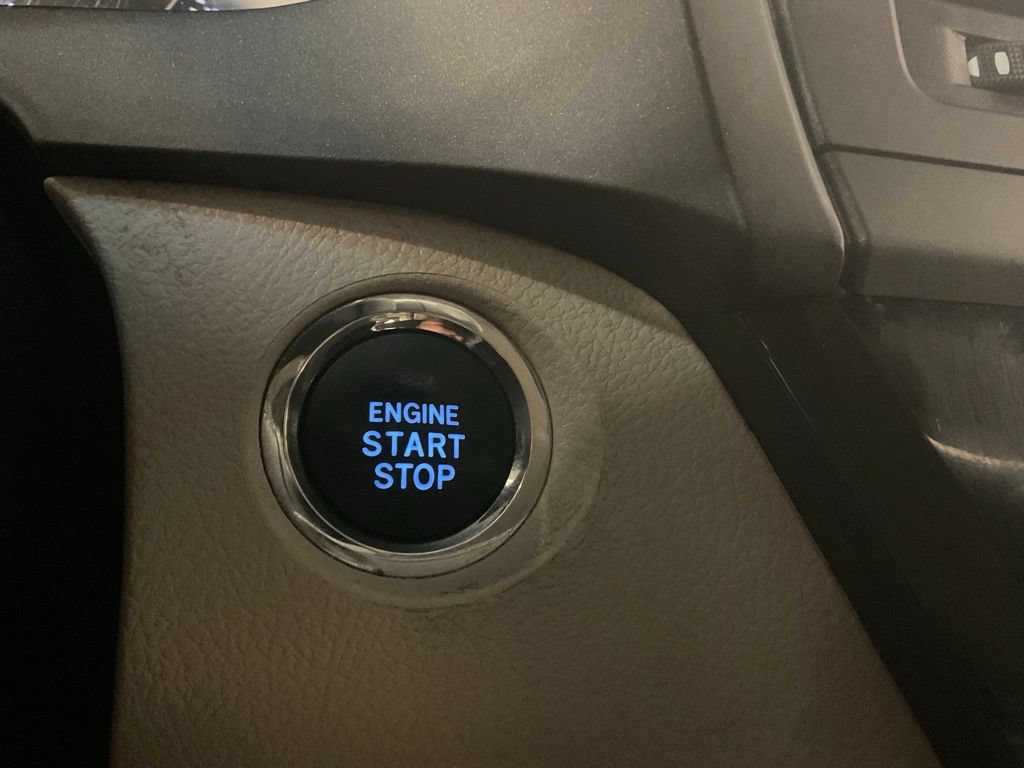 Used 2015 Toyota Sienna XLE FWD image 16