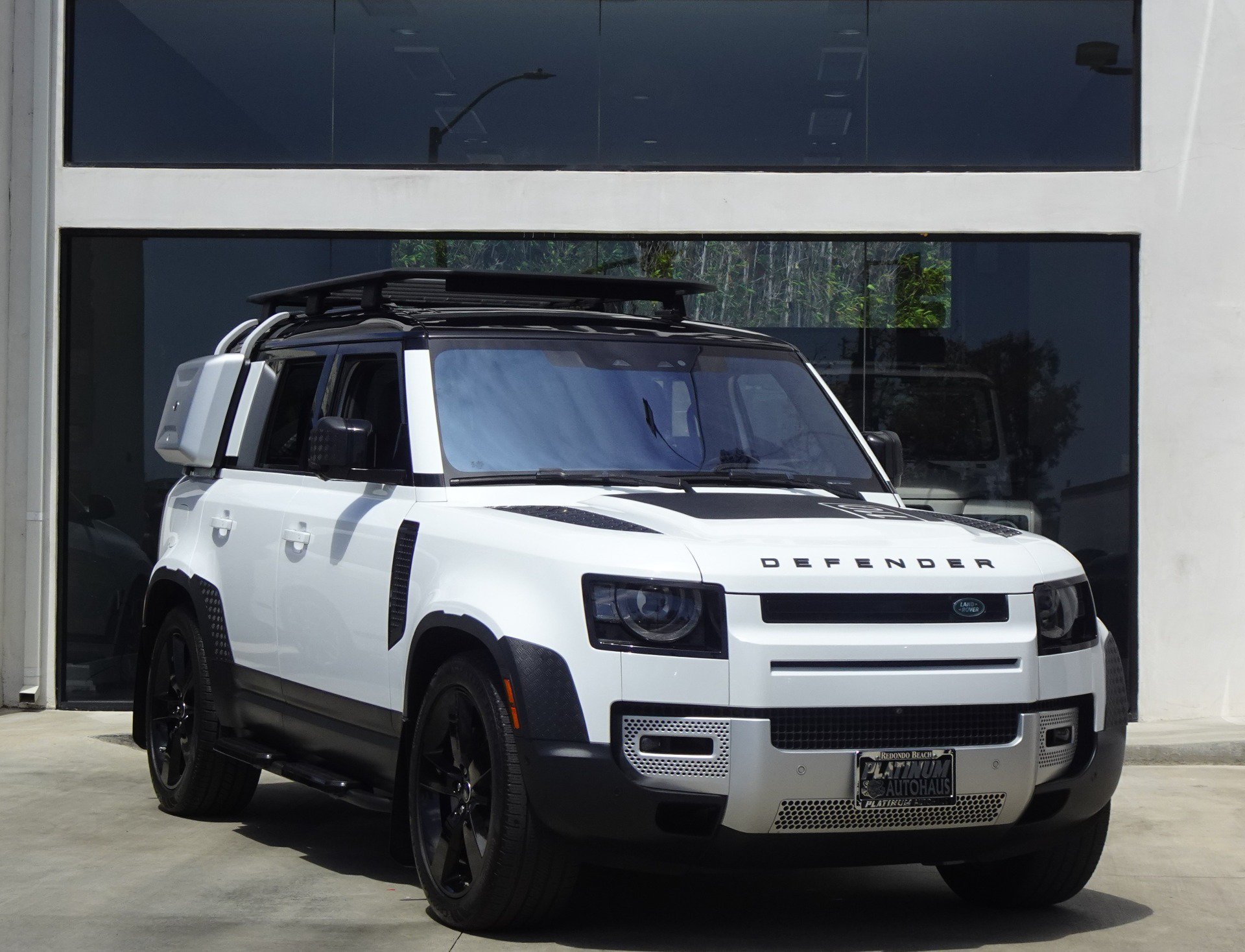 Used 2021 Land Rover Defender 110 SE AWD/4WD image 9