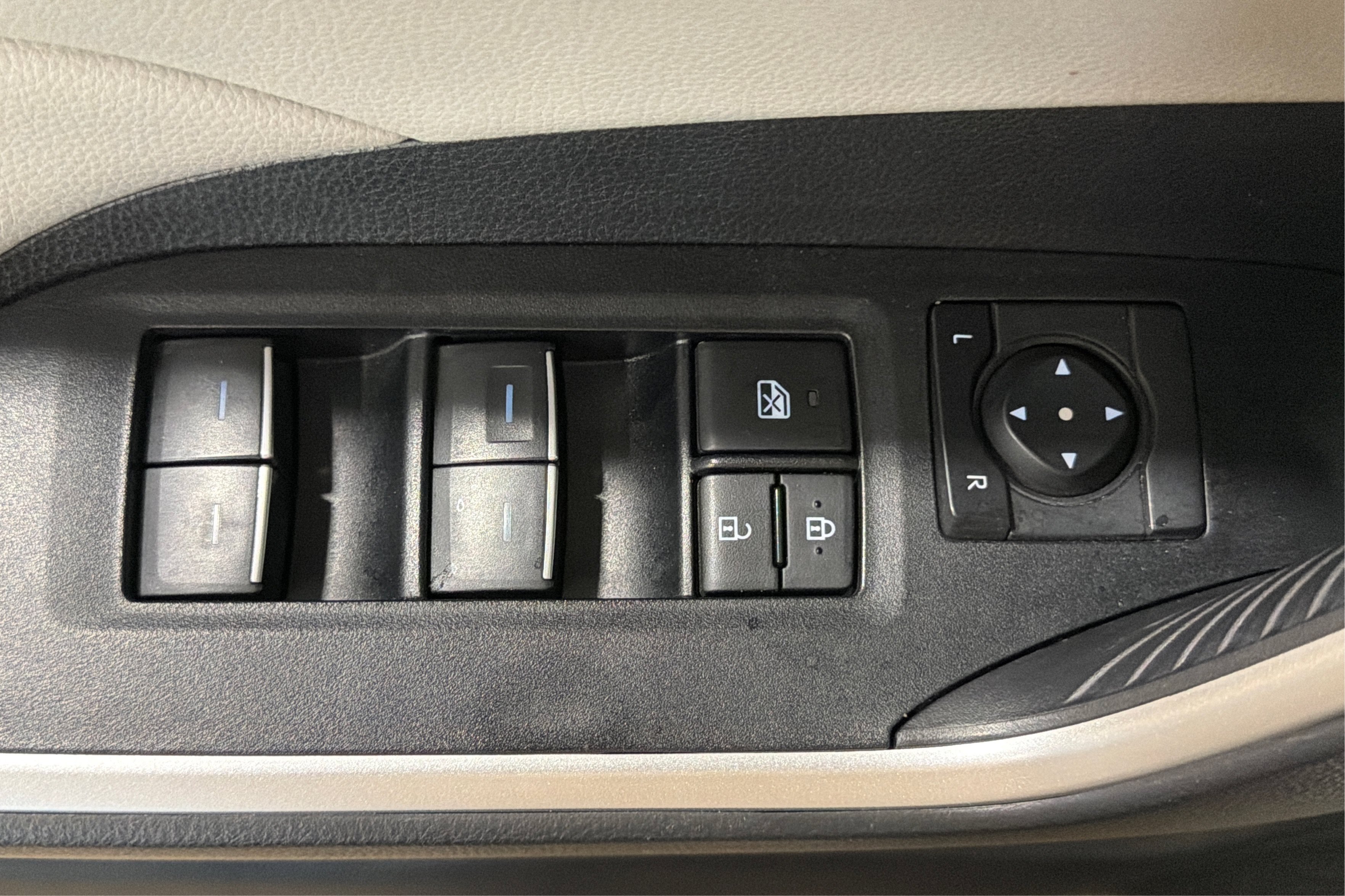 Used 2024 Toyota RAV4 XLE w/ Weather Package AWD/4WD image 16