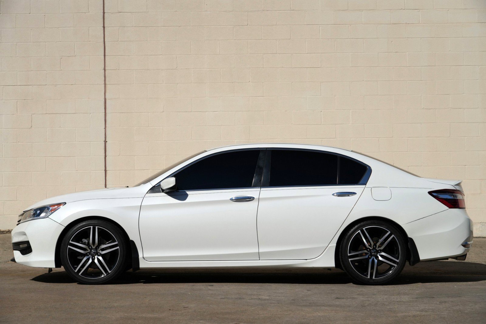 Used 2017 Honda Accord Sport image 8