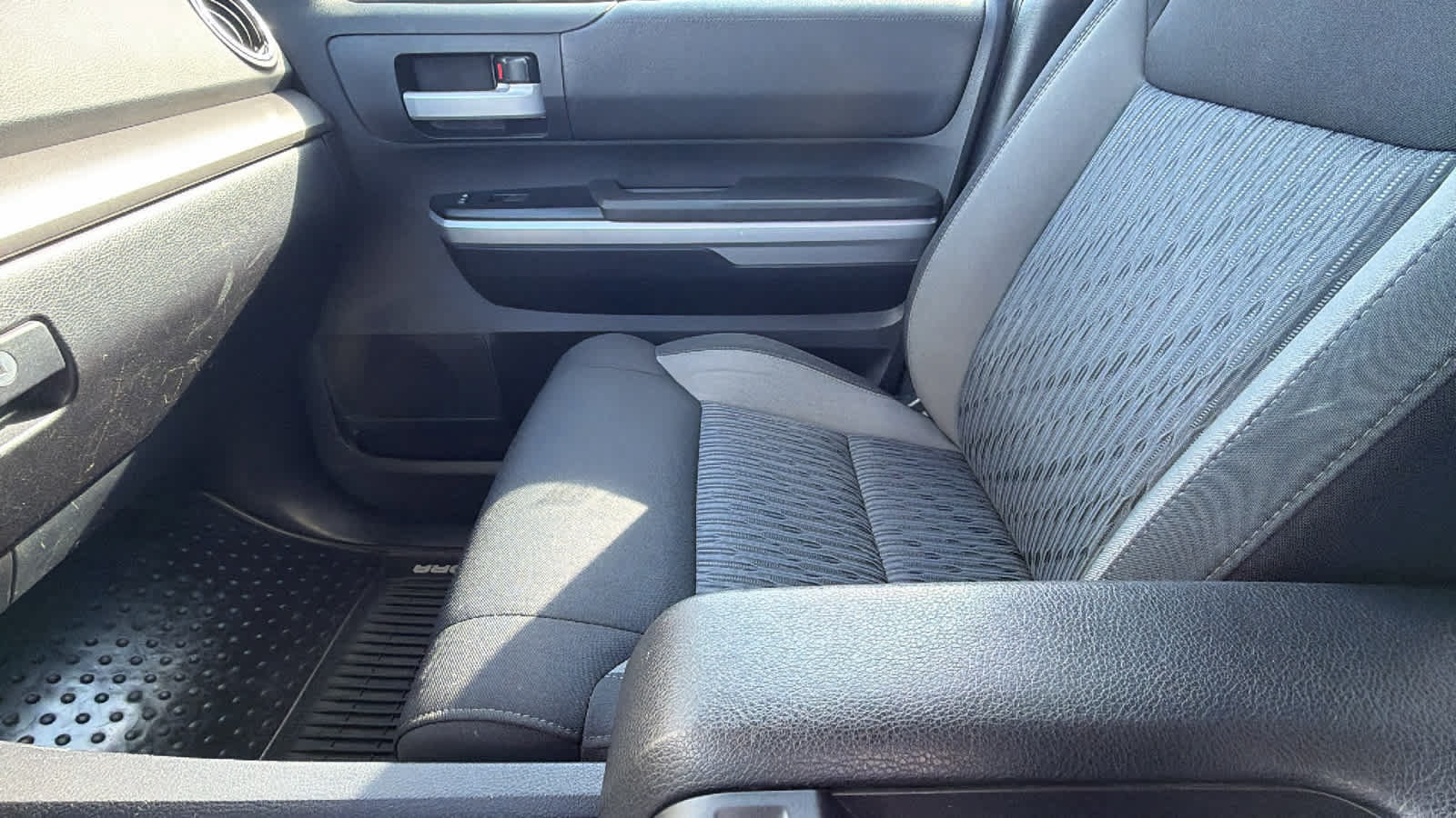 Used 2014 Toyota Tundra SR5 w/ SR5 Upgrade Package AWD/4WD image 12