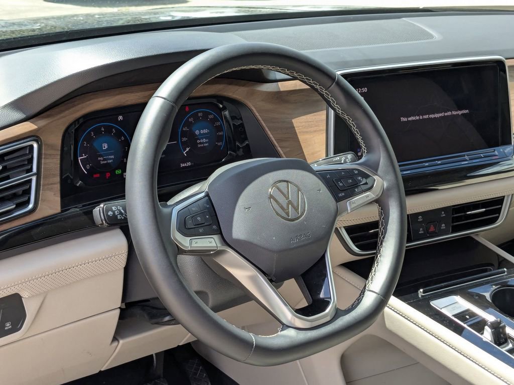 Used 2025 Volkswagen Atlas SE FWD image 15