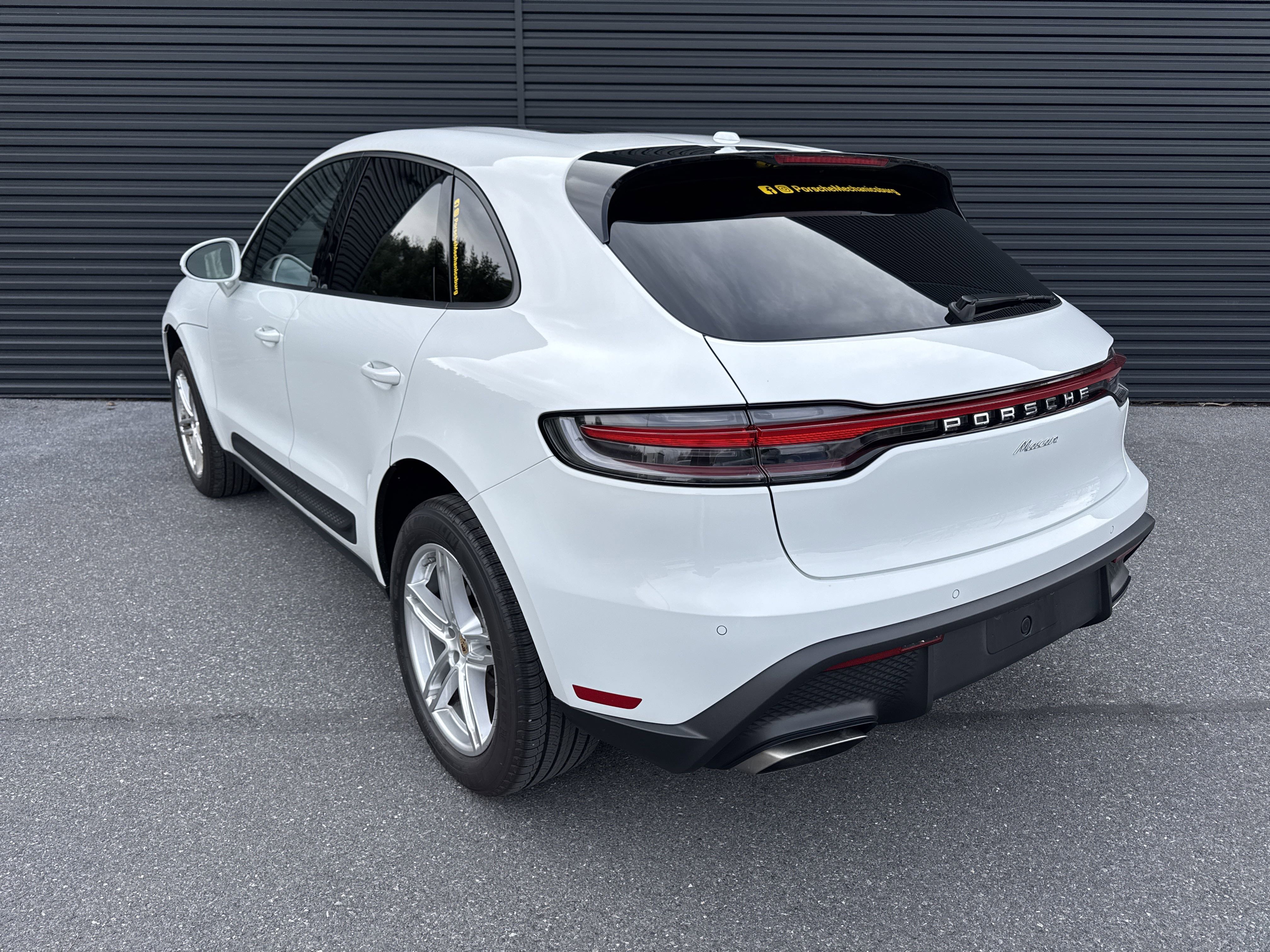 Certified 2025 Porsche Macan image 3