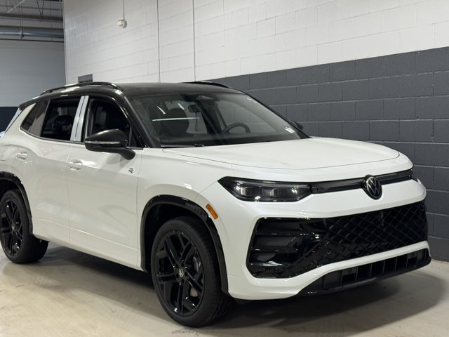 New 2026 Volkswagen Tiguan SE R-Line AWD/4WD image 2