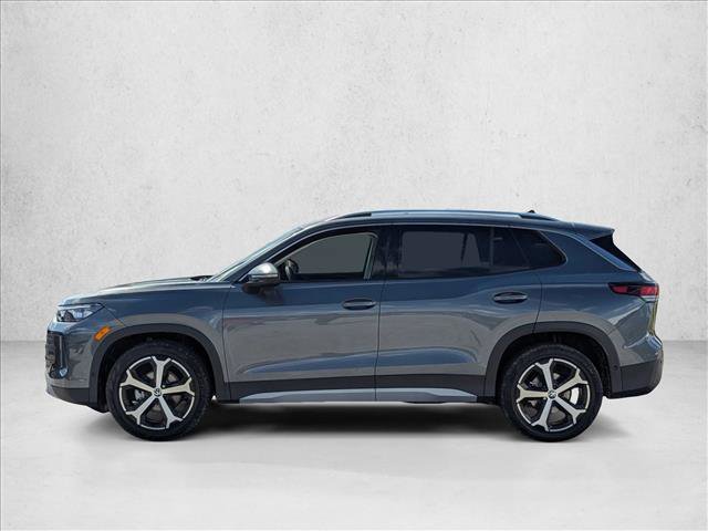 Certified 2025 Volkswagen Tiguan SE image 5