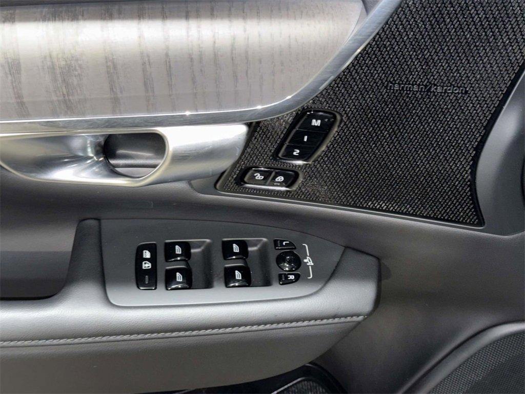 Used 2024 Volvo V90 B6 Cross Country Plus image 21