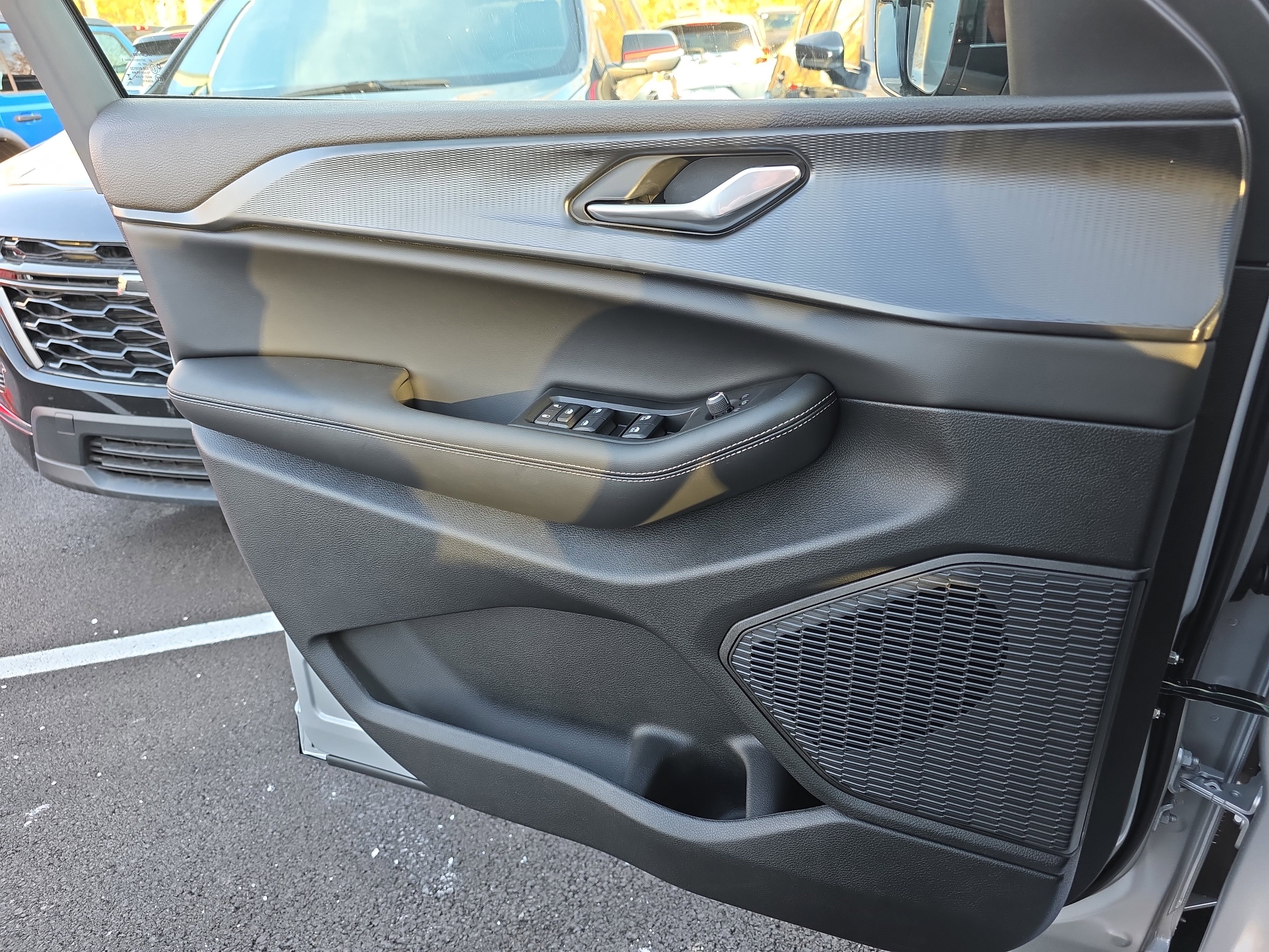 New 2025 Jeep Grand Cherokee Altitude image 12