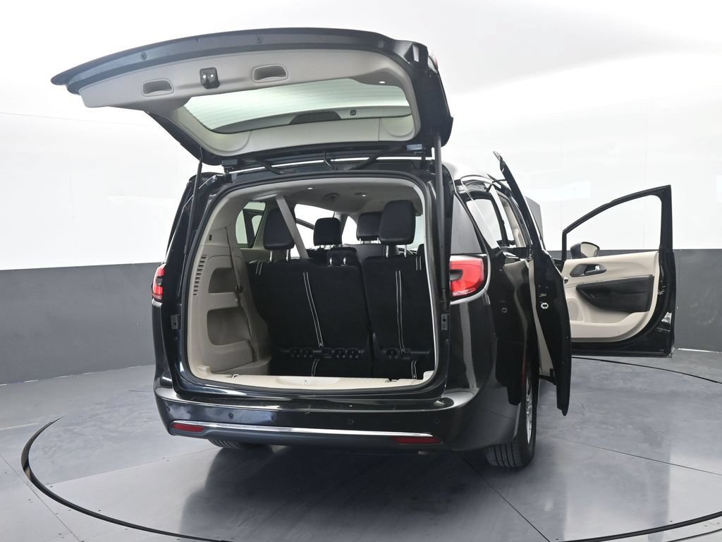 Used 2023 Chrysler Pacifica Touring-L FWD image 72