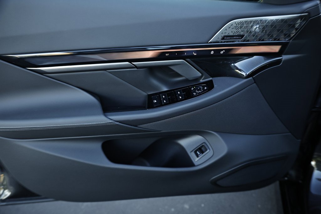 New 2026 BMW 550e xDrive w/ Premium Package image 15