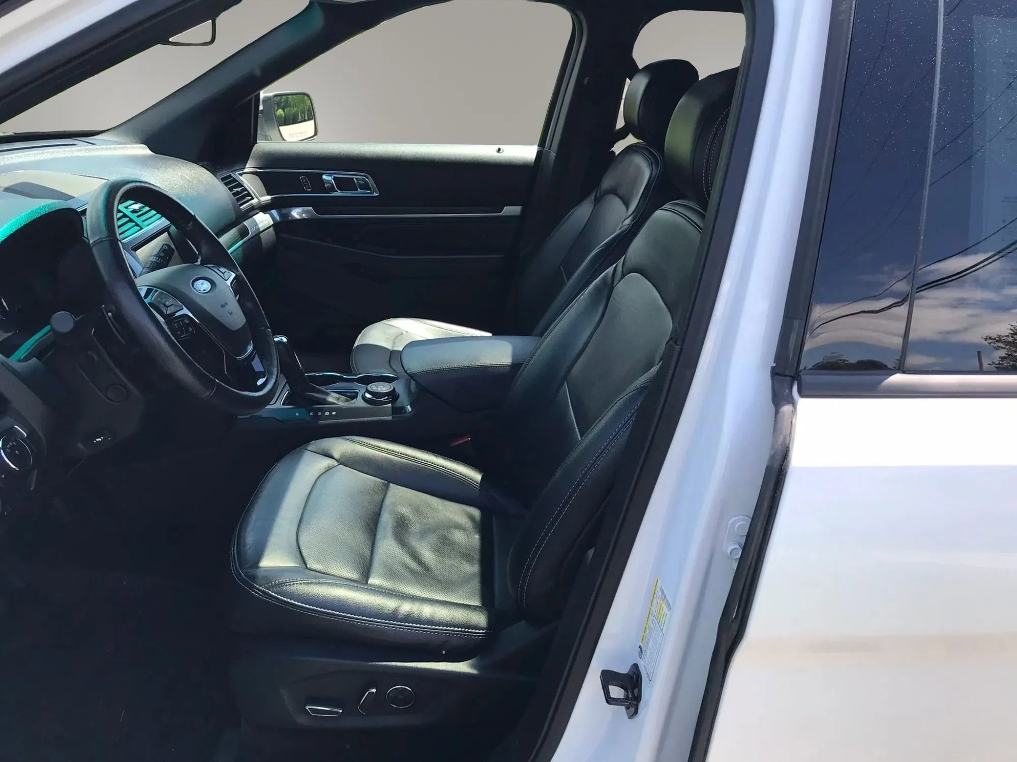 Used 2017 Ford Explorer Limited w/ Equipment Group 301A AWD/4WD image 2