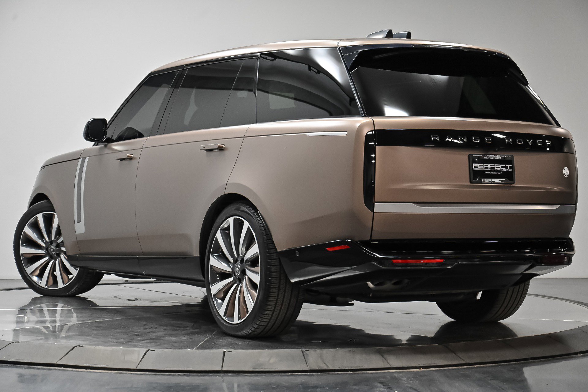 Used 2023 Land Rover Range Rover LWB SV Autobiography image 20