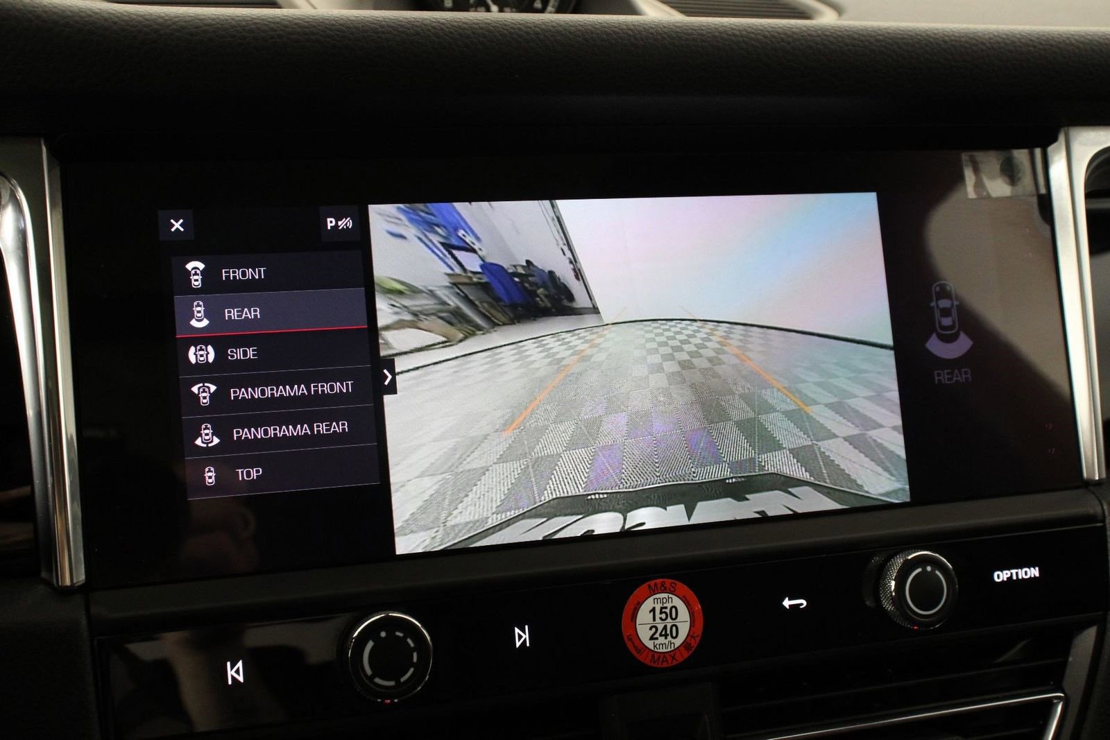 Certified 2025 Porsche Macan image 17