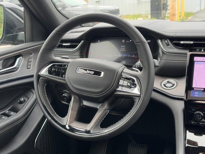 New 2025 Jeep Grand Cherokee L Overland w/ Advanced Protech Group III AWD/4WD image 8