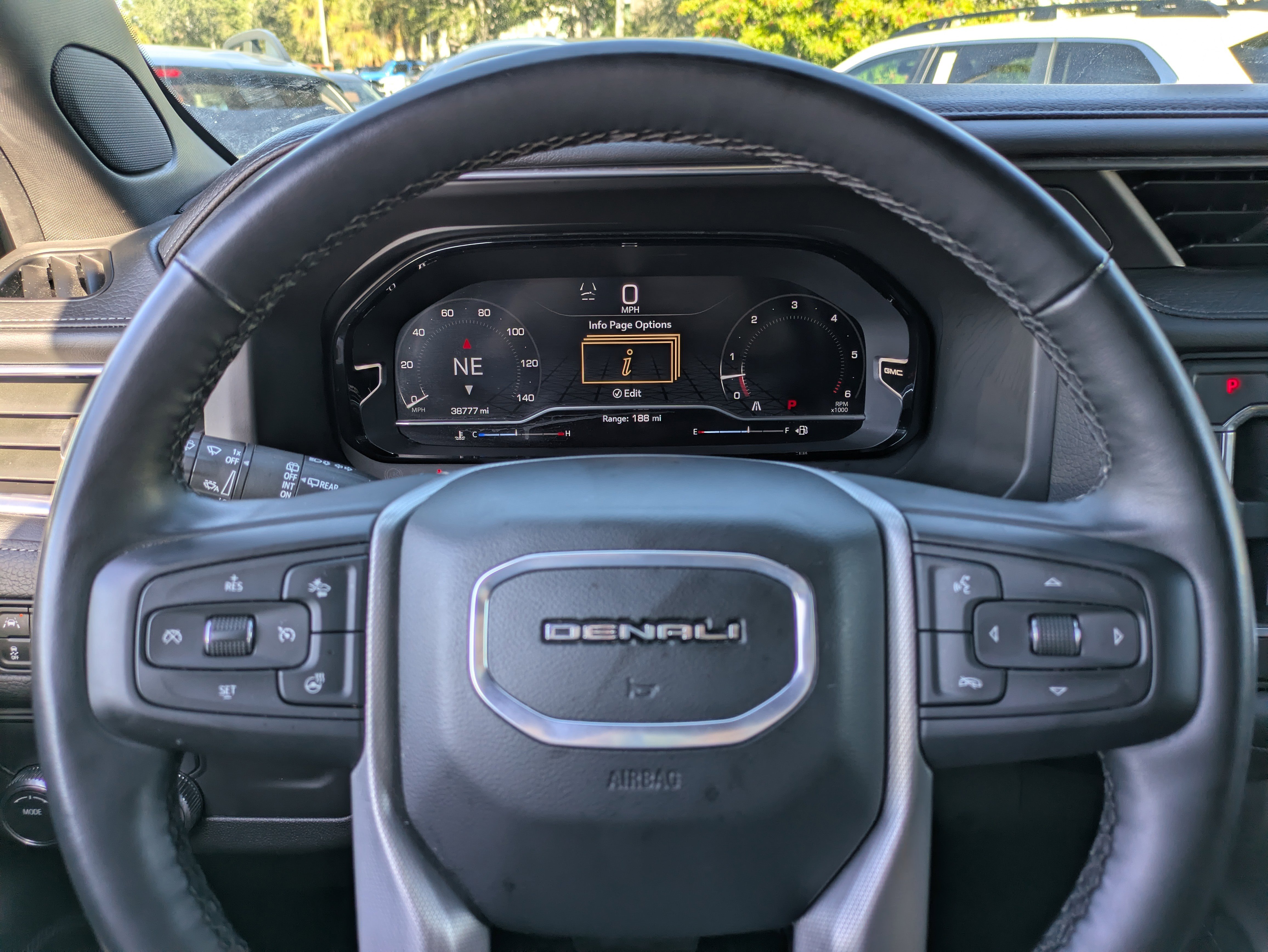 Used 2024 GMC Yukon XL Denali image 27