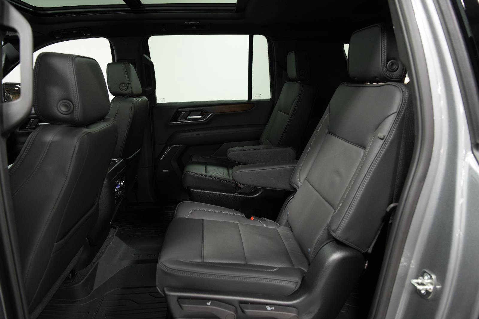 New 2026 GMC Yukon XL Denali w/ Sun & Power Step Package image 24