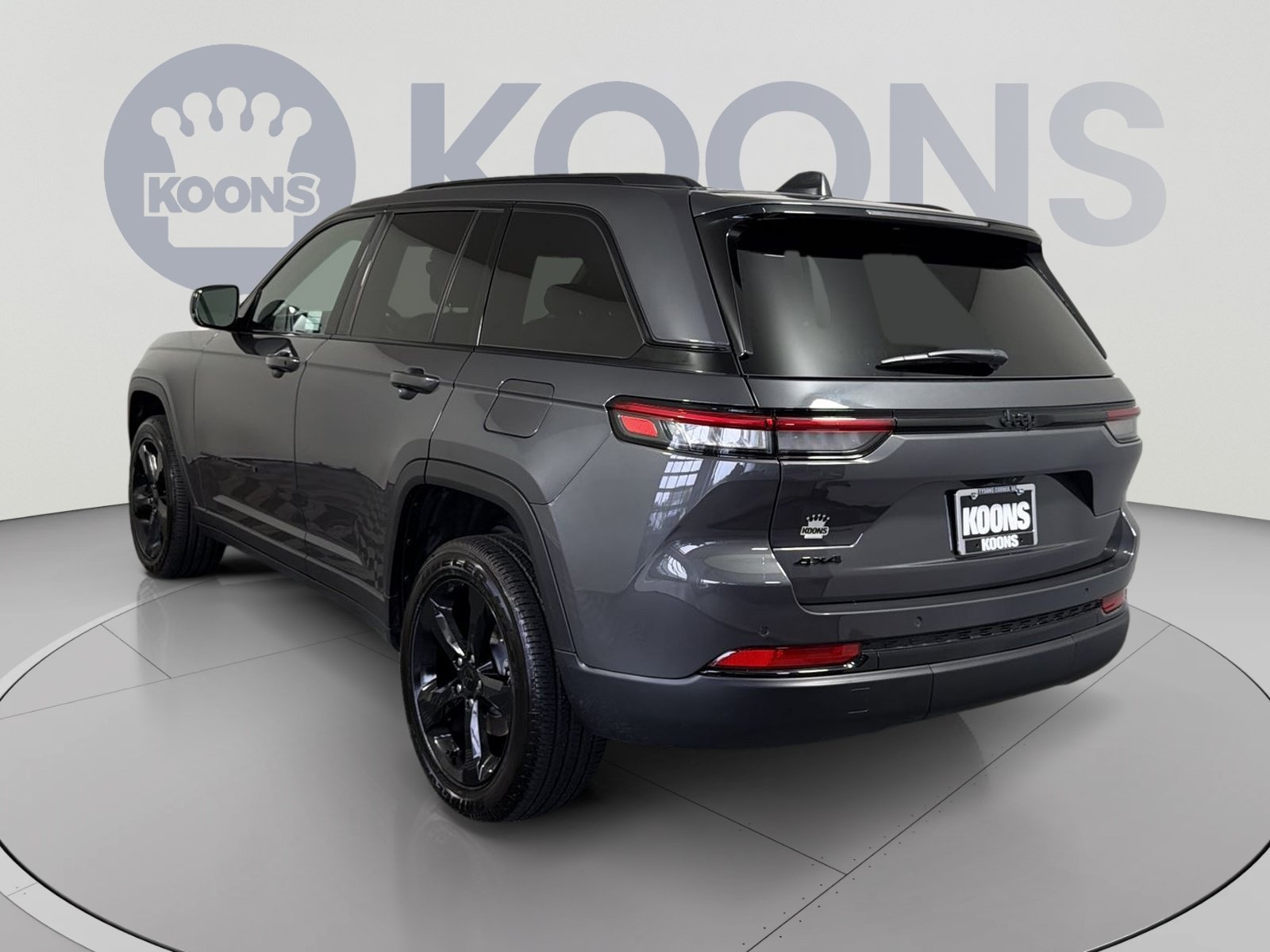 Used 2025 Jeep Grand Cherokee 4WD image 4