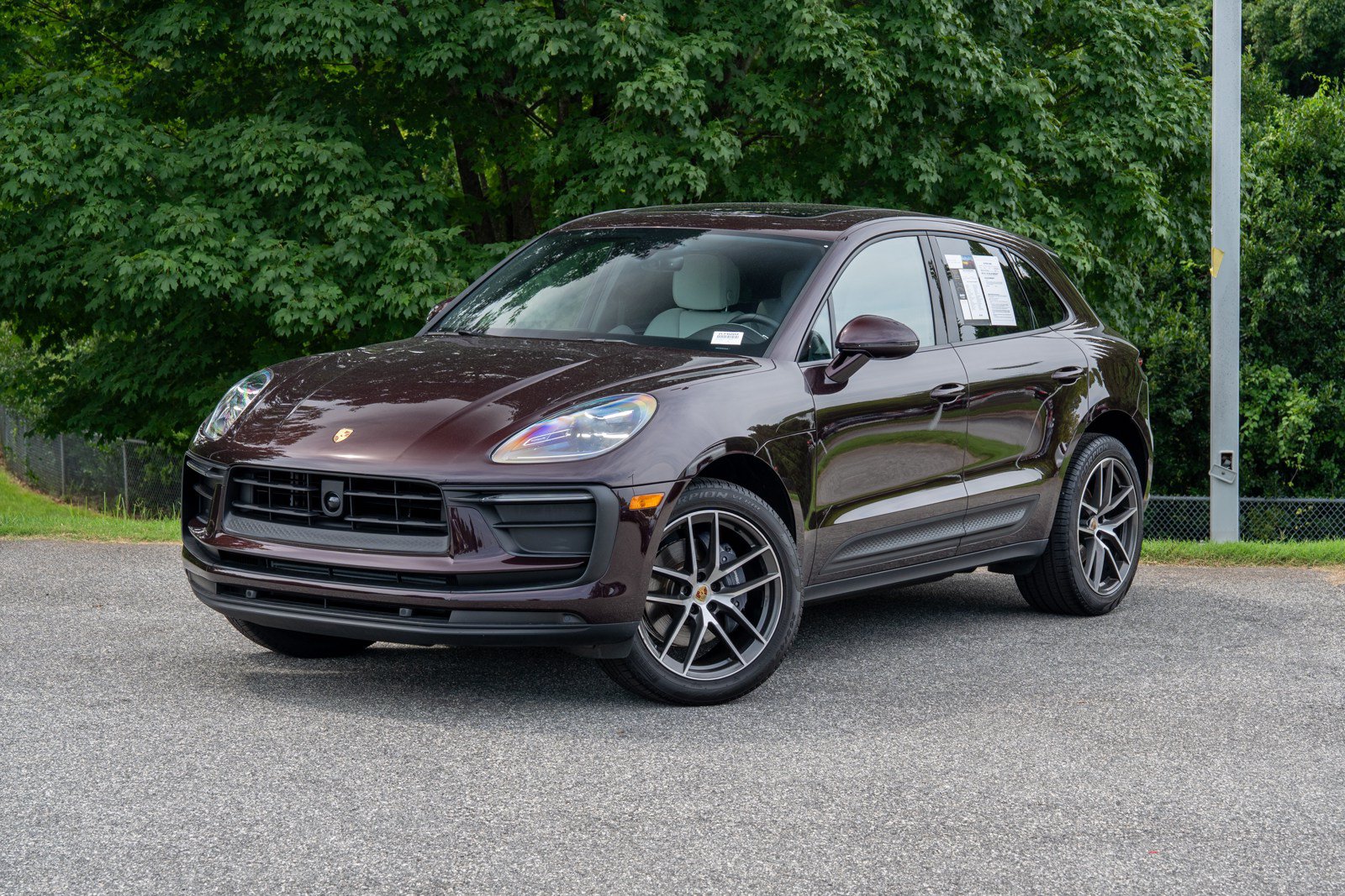 Certified 2026 Porsche Macan AWD/4WD image 1