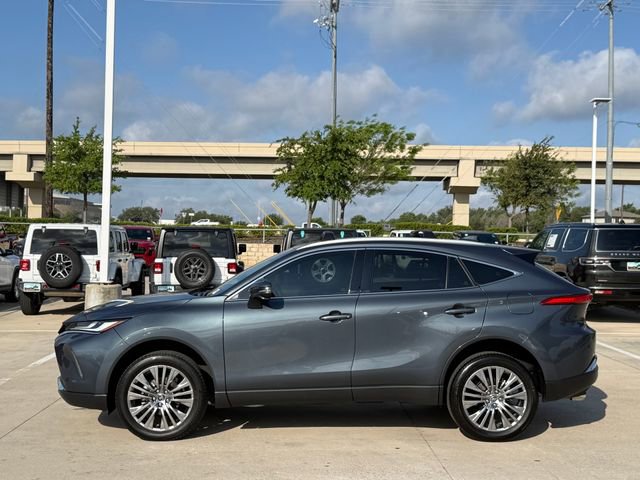 Used 2024 Toyota Venza XLE image 6