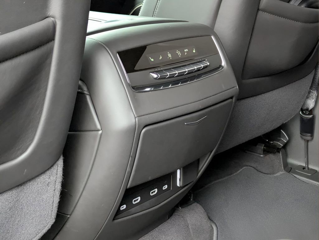 Used 2024 Cadillac Escalade Sport Platinum w/ LPO, ONYX Package image 25