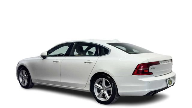 Used 2018 Volvo S90 T5 Momentum FWD image 4