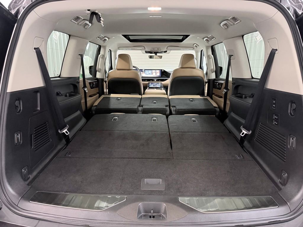 Certified 2025 INFINITI QX80 Luxe image 38