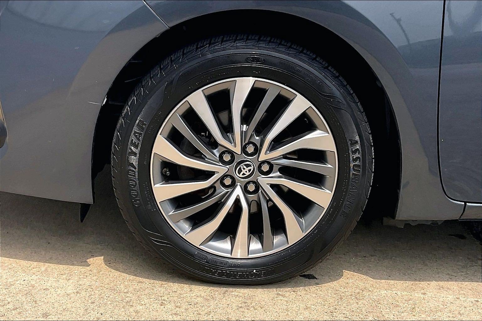 Used 2017 Toyota Corolla XLE FWD image 11