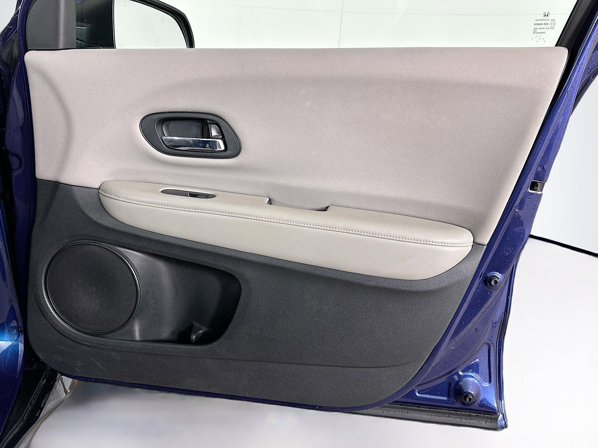 Used 2017 Honda HR-V LX image 30