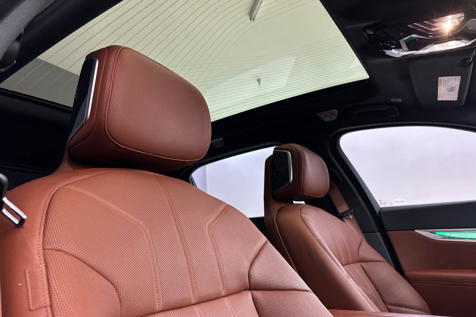 Certified 2024 BMW i7 xDrive60 AWD/4WD image 27