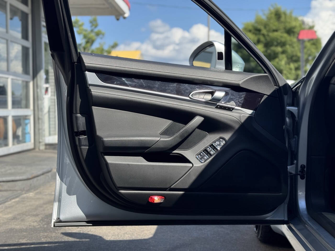 Used 2015 Porsche Panamera S RWD image 14