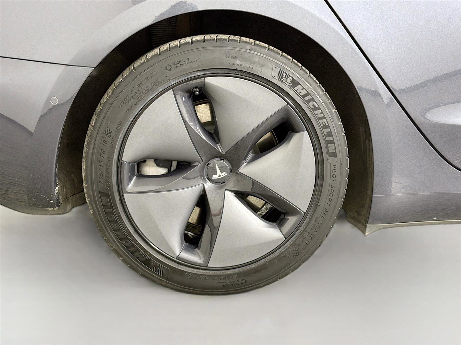 Used 2018 Tesla Model 3 Long Range RWD image 13