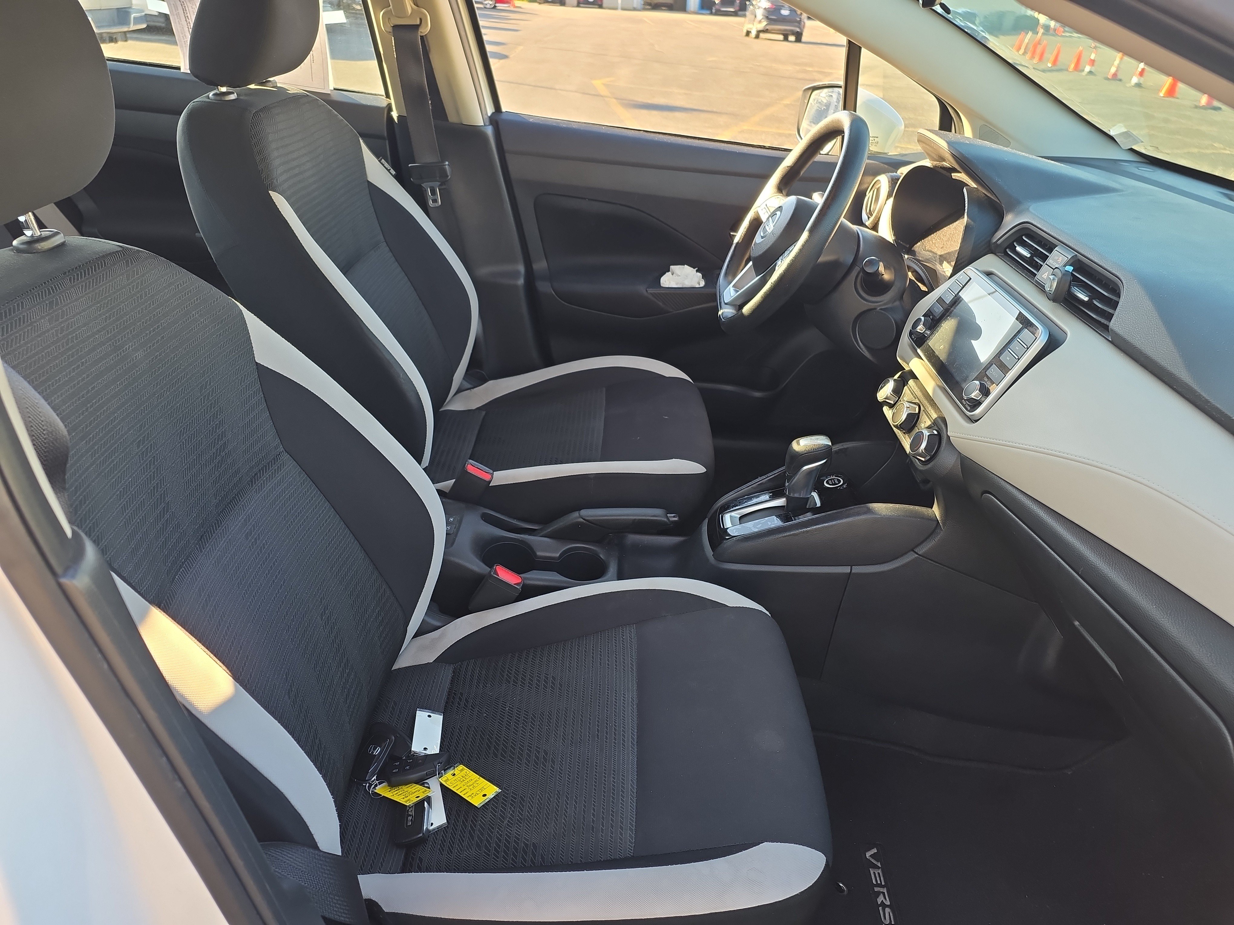 Used 2021 Nissan Versa SV FWD image 9