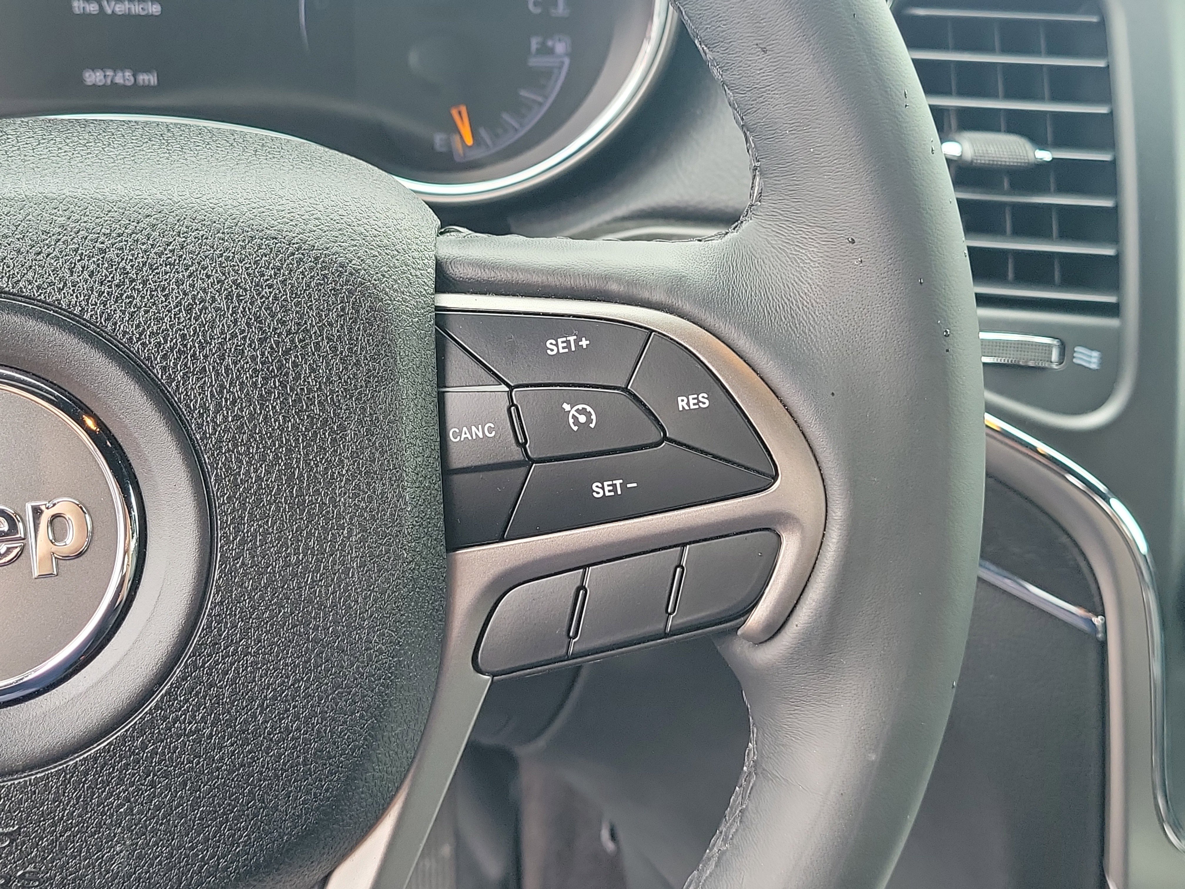 Used 2018 Jeep Grand Cherokee Limited AWD/4WD image 24