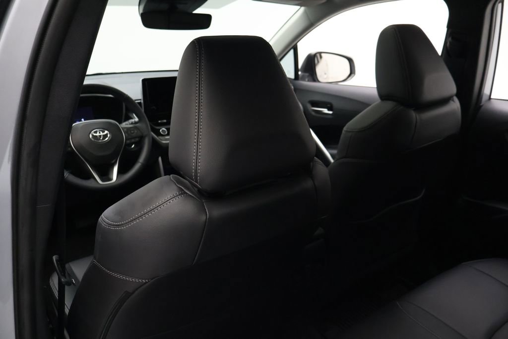 Used 2023 Toyota Corolla Cross XLE w/ Convenience Package FWD image 20