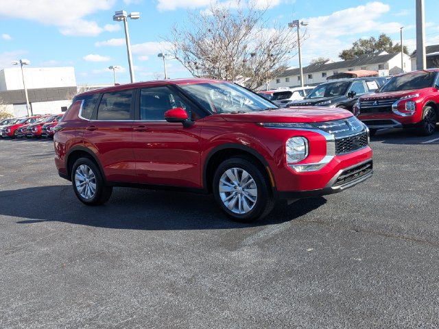 Used 2026 Mitsubishi Outlander ES FWD image 3