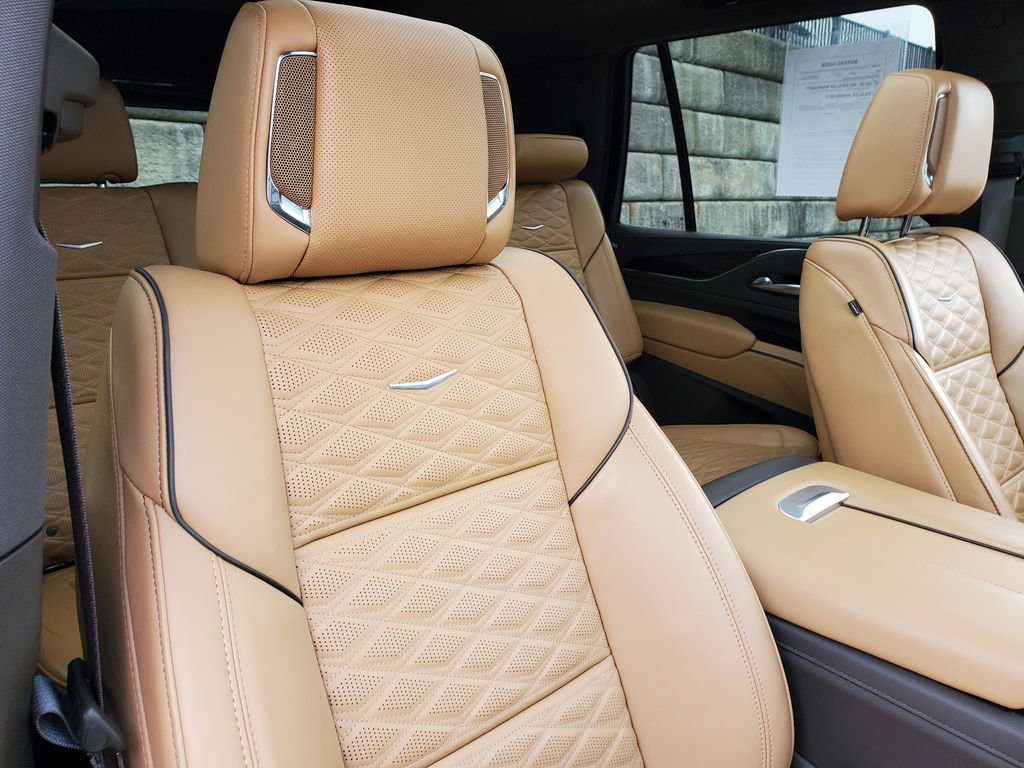 Used 2024 Cadillac Escalade Sport w/ LPO, ONYX Package image 37