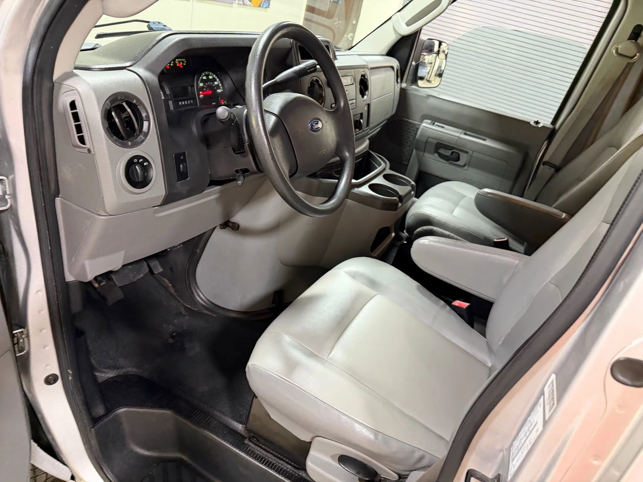 Used 2014 Ford E-250 and Econoline 250 w/ Power Group image 40