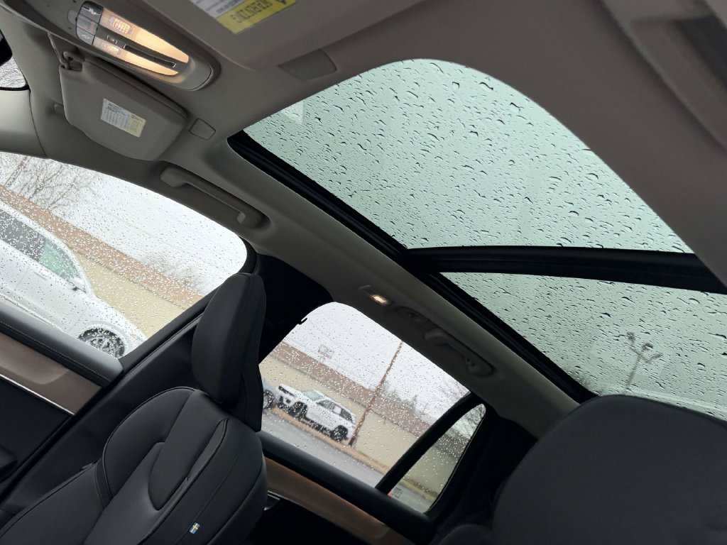 New 2026 Volvo XC90 B6 Plus w/ Protection Package Premier AWD/4WD image 18