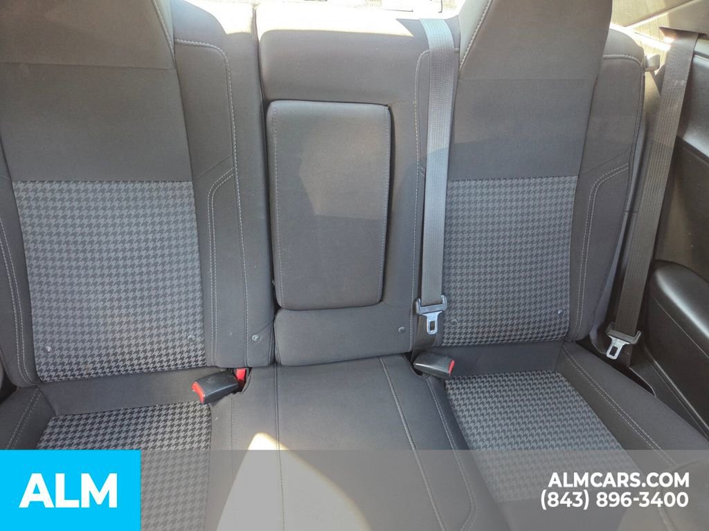 Used 2015 Dodge Challenger SXT RWD image 17