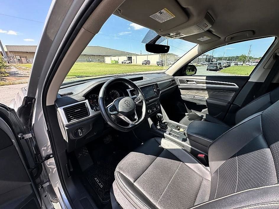 Used 2021 Volkswagen Atlas SE FWD image 2