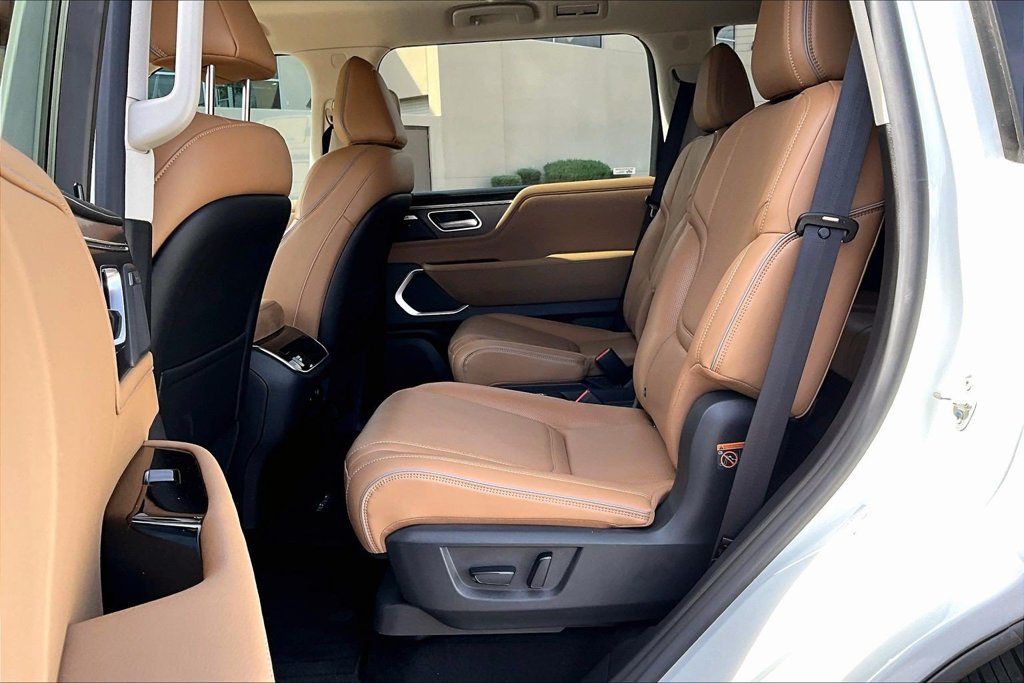 Used 2026 INFINITI QX80 Luxe w/ Cargo Package AWD/4WD image 6