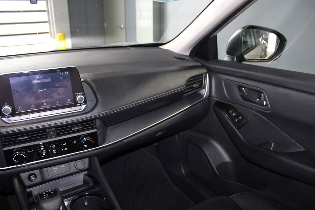 Used 2025 Nissan Rogue S AWD/4WD image 23