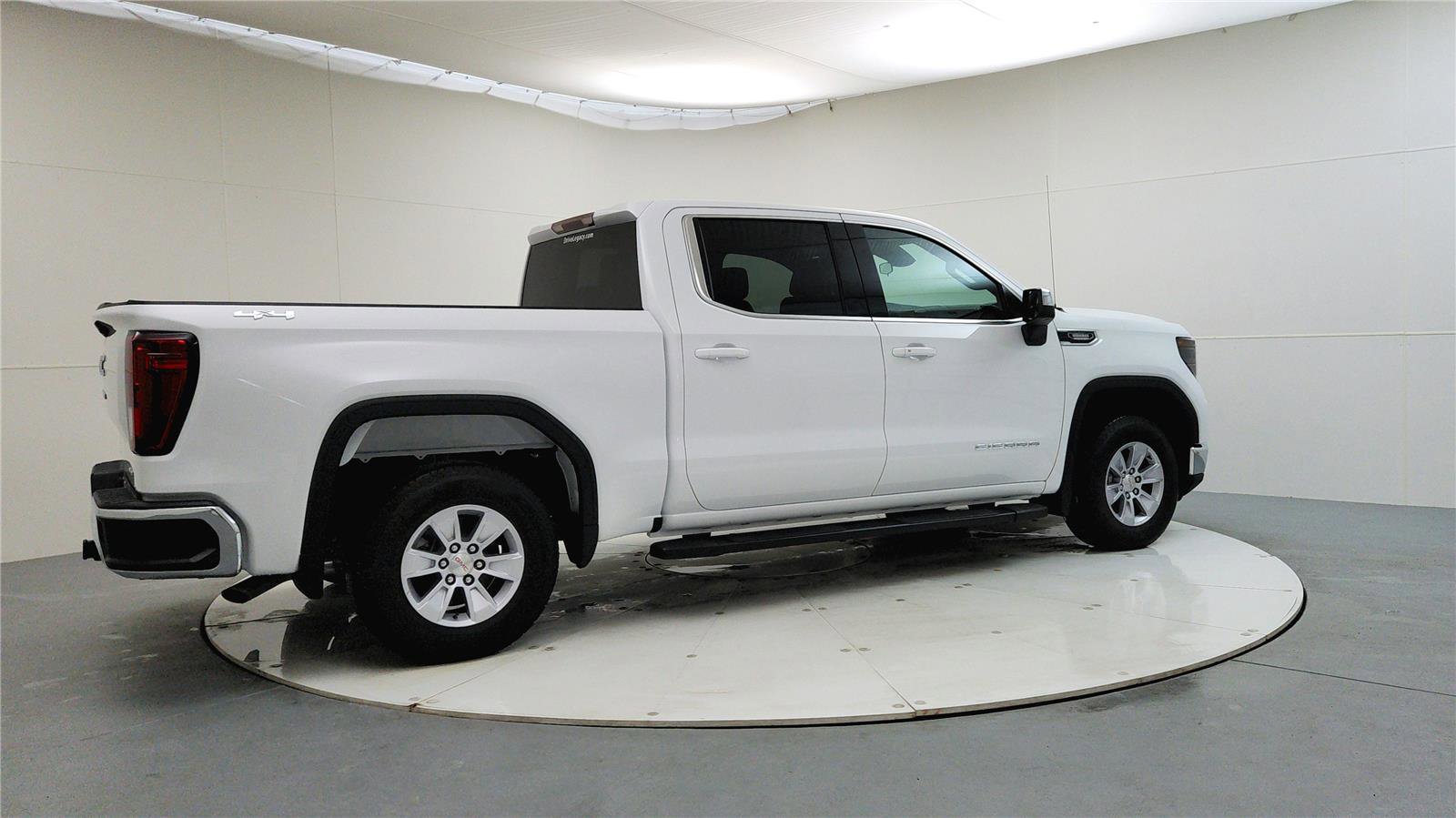 New 2026 GMC Sierra 1500 SLE image 7