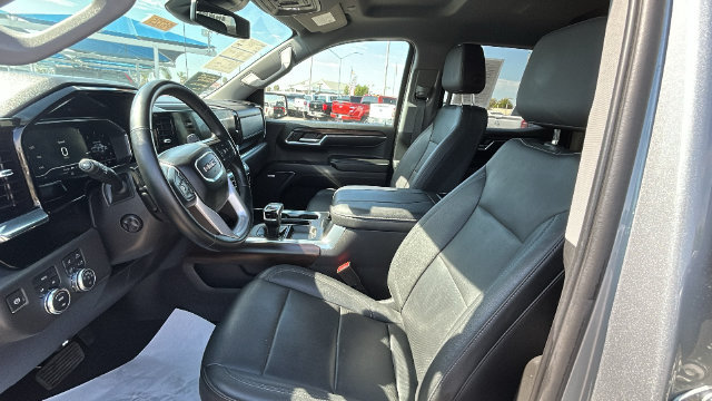 Used 2023 GMC Sierra 1500 SLT w/ SLT Premium Plus Package AWD/4WD image 17