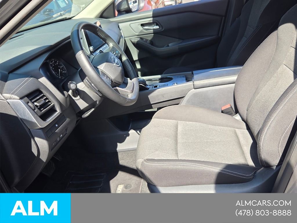Used 2025 Nissan Rogue SV image 14