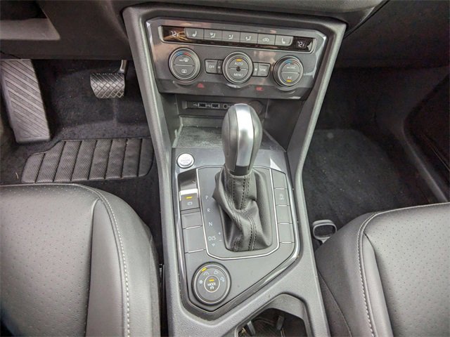 Used 2020 Volkswagen Tiguan SE w/ Panoramic Sunroof Package image 23