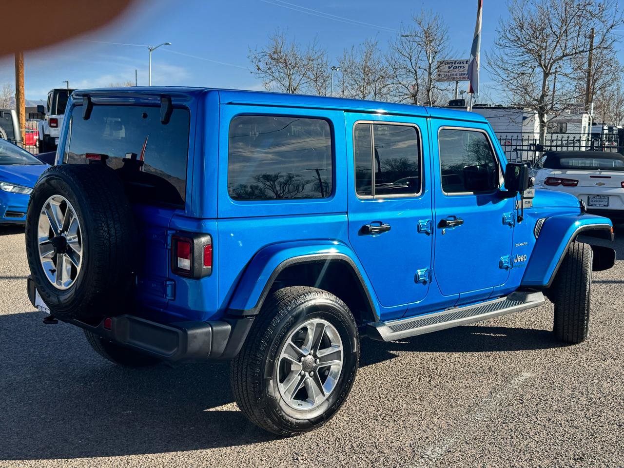 Used 2021 Jeep Wrangler Unlimited Sahara AWD/4WD image 7