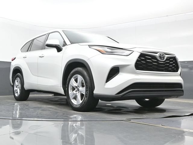 Used 2023 Toyota Highlander L FWD image 29