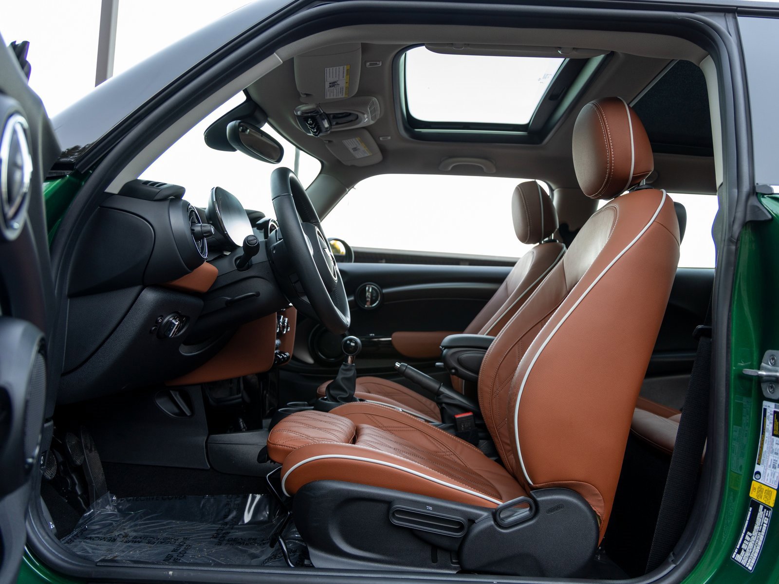 Used 2023 MINI Cooper 2-Door Hardtop w/ Signature Upholstery Package image 24