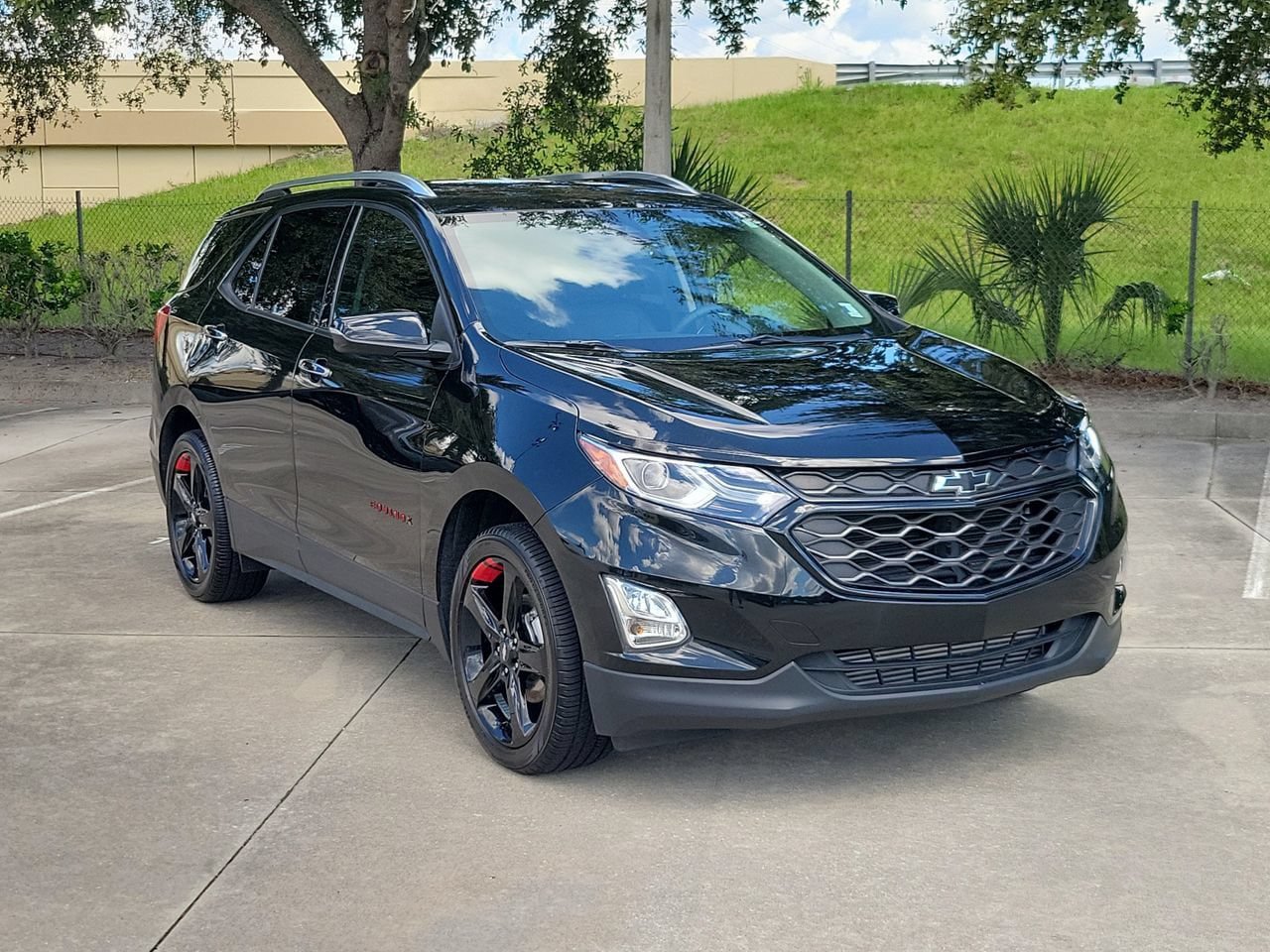 Used 2021 Chevrolet Equinox Premier w/ Redline Edition FWD image 2